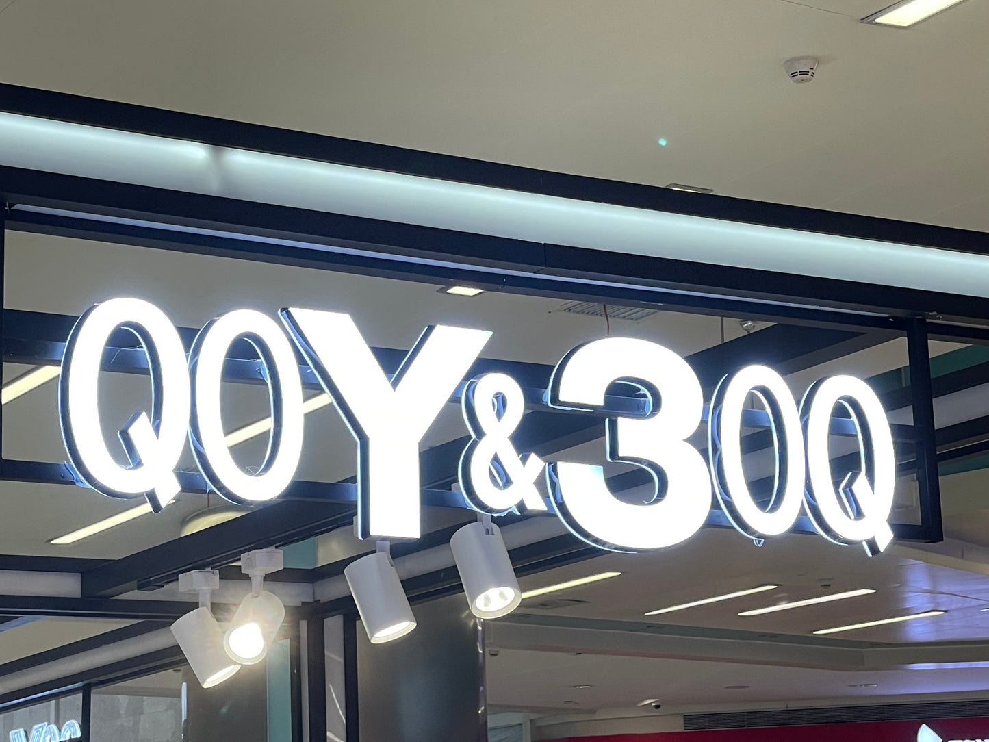 High quality outdoor front-lit colorful letter LED store signage